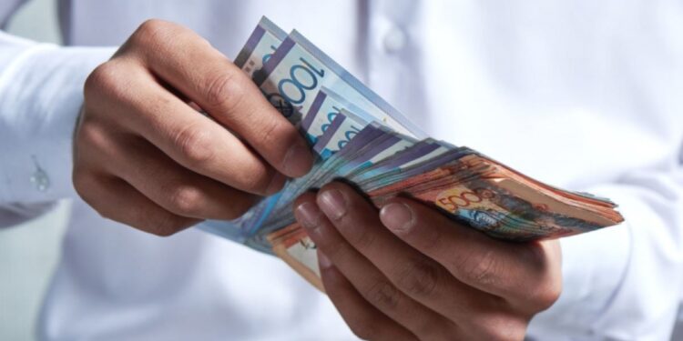 Қазақстанда қанша қолма-қол ақша бар және оны қаншалықты жиі пайдаланады?