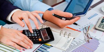 БІЛІМ БАСҚАРМАСЫ МЕН ТЕКСЕРУ КОМИССИЯСЫНЫҢ ТЕКЕТІРЕСІ:  КІМ ЖЕҢЕДІ?