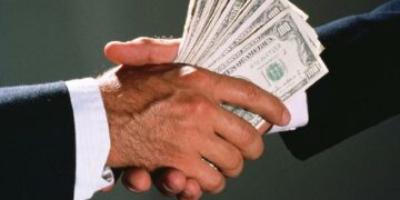 Главу «Алматы Тазалык» подозревают в получении взятки