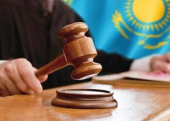 Үш баланың анасы төбелескені үшін айыппұл арқалады