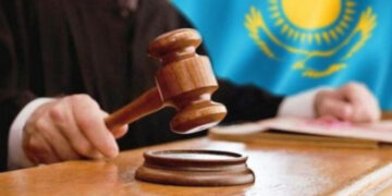 Үш баланың анасы төбелескені үшін айыппұл арқалады