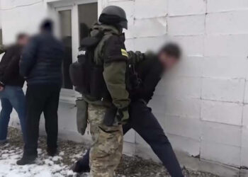 Кәсіпкерлерден ақша бопсалаумен айналысқан