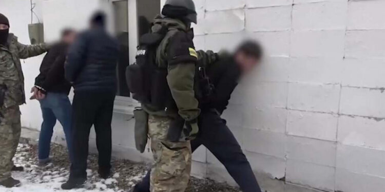 Кәсіпкерлерден ақша бопсалаумен айналысқан