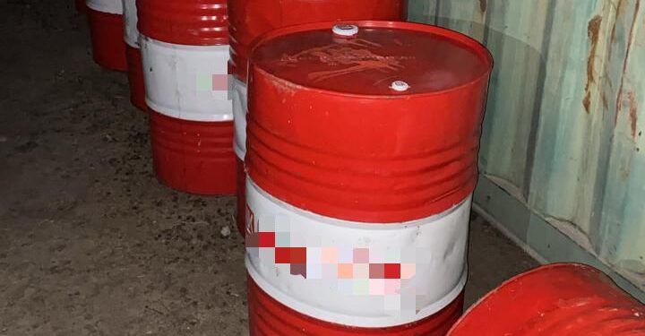 Жамбылдық полицейлер 2,5 млн теңгенің мотор майын ұрлау дерегі бойынша 4 адамды ұстады