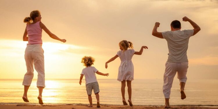 Өмірлік қиын жағдайға тап болған отбасыларға қолдау көрсетеді