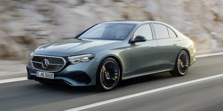 Таразда жол ережесін өрескел бұзған “Mercedes” жүргізушісіне 5 хаттама толтырылды