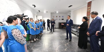 Сенаторлар әйелдерді қолдауға арналған «Бақытты отбасы» орталығының қызметімен танысты