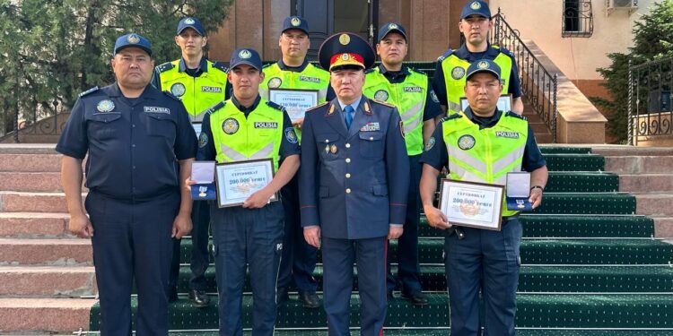 Жамбыл облысында батыр полицейлер марапатталды