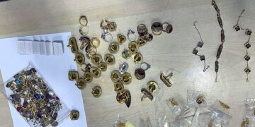 Ақтау әуежайында контрабандалық зергерлік бұйымдарды әкелу алдын–ала тоқтатылды