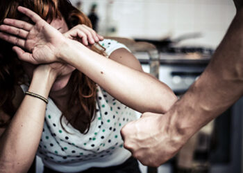 Тұрмыстық зорлыққа қай жастағы әйелдер көбірек ұшырайды?