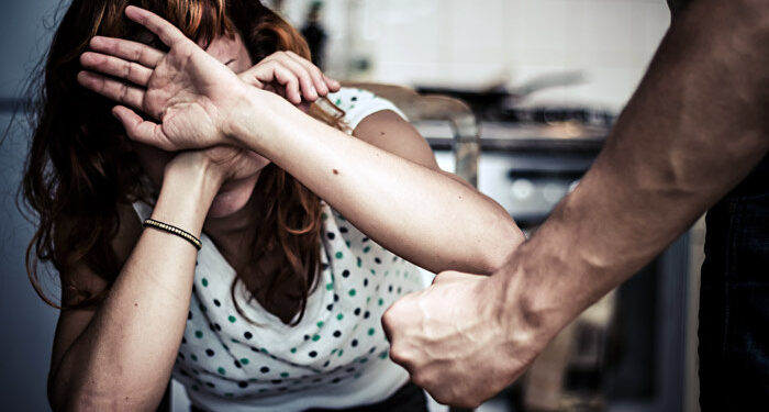 Тұрмыстық зорлыққа қай жастағы әйелдер көбірек ұшырайды?