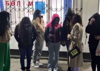 Балаларды қайыр сұрауға мәжбүрлеп, “бизнес” ұйымдастырған