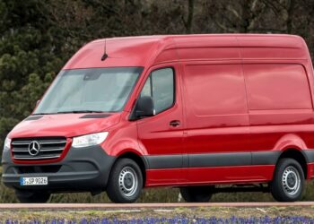 Заңсыз жабдықталған «Мерседес» көлігінің жүргізушісі жолаушыларды белгіленген нормадан артық көлемде тасымалдаған