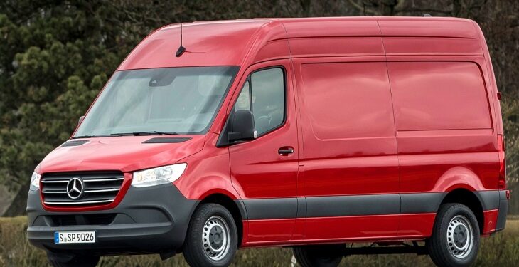 Заңсыз жабдықталған «Мерседес» көлігінің жүргізушісі жолаушыларды белгіленген нормадан артық көлемде тасымалдаған