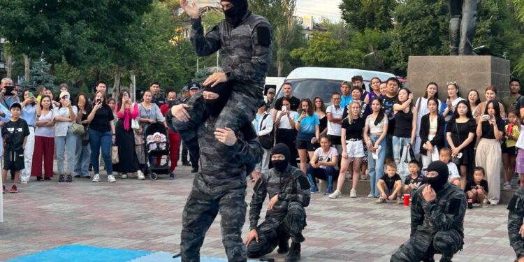 Таразда 2000-ға жуық адамның қатысуымен нашақорлыққа қарсы акция өтті