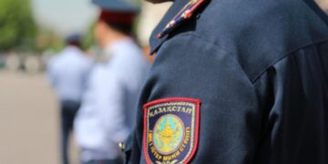 Тараздық полицейлер жолда талмасы ұстаған шетелдік азаматқа көмектесті