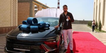 Облыс әкімі Олимпиада ойындарының күміс жүлдегері Нұрбек Оралбайға көлік мінгізді