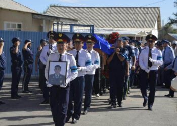 Қызмет барысында қаза тапқан полицейлерді ақтық сапарға шығарып салды