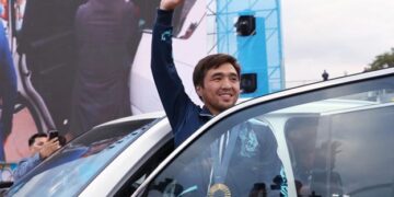 Олимпиада чемпионы Елдос Сметовке 5 бөлмелі пентхаус және (Lexus 600) автокөлігінің кілті табысталды