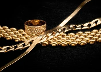 Алтын бұйымдарды жай әшекей бұйымдарға ауыстырып әкеткен