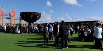 Қонақтар не деп жатыр?