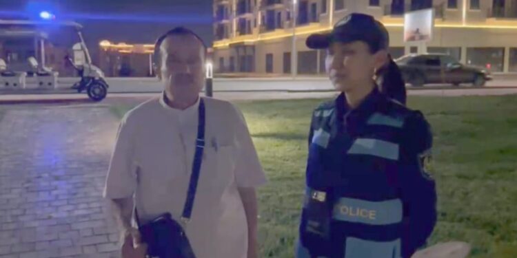 Мекен-жайынан адасқан Түркиядан келген туристке полиция көмектесті