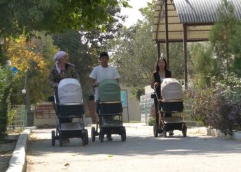 ЖАС КЕЛІН МЕН КӨП БАЛАЛЫ АНА ДАУЫС БЕРДІ