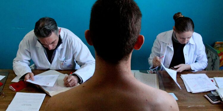 Әскерге шақырушыларды медициналық тексеруден өткізу неге қиын?