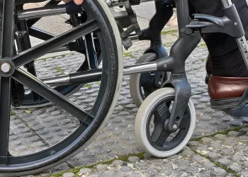 Мүгедек әйелдің дәрменсіздігін пайдаланып пәтерін сатып жіберген