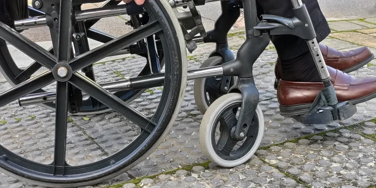 Мүгедек әйелдің дәрменсіздігін пайдаланып пәтерін сатып жіберген