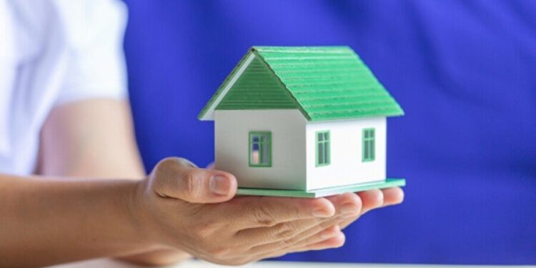 Түркістанда мұқтаж жандарға жаңа үйдің кілті табыс етілді