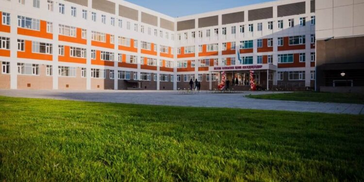 Елімізде жемқорлардан тәркіленген қаражатқа қанша мектеп салынды?