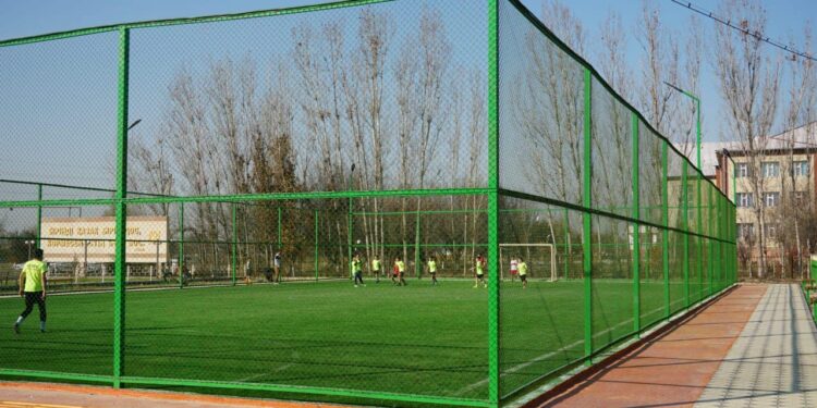 Келесте демеушілер спорттық ашық алаңша салып берді