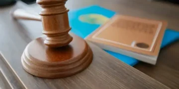 Қайырымдылық қордың атын жамылып кәсіпкерлерді қорқытқан