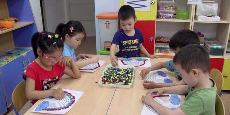 Бала бақшалардың жұмыс істеу уақытын созу керек пе?