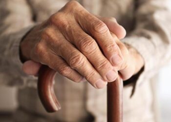 Зейнетақы алатын күні қарттар үйінің алдында неге қымбат көліктер пайда болады?