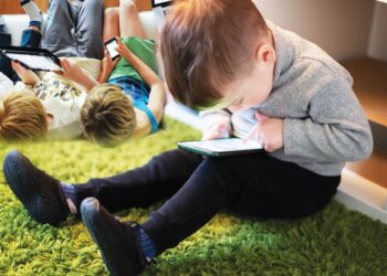 Қазақстандағы балалардың қанша пайызында жеке смартфон бар?