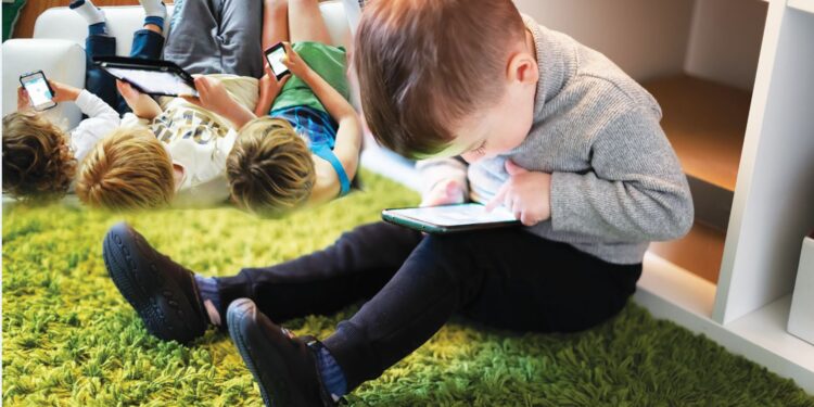 Қазақстандағы балалардың қанша пайызында жеке смартфон бар?