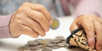 Мәжіліс депутаты зейнеткерлердің қарызын кешіруді ұсынды