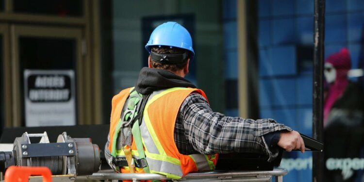 Еңбек адамдарының мәртебесін көтеру мәселесі талқыланды