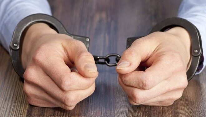 Таразда тіс емханасынан ұрлық жасаған ер адам бейнекамераға түсіп қалды