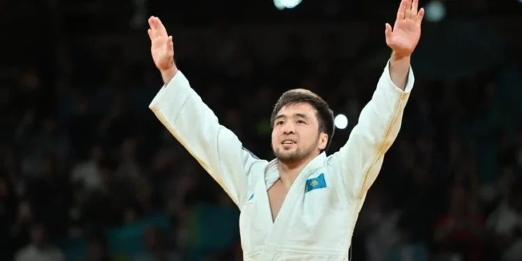 Елдос Сметовтың иығына ота жасалды