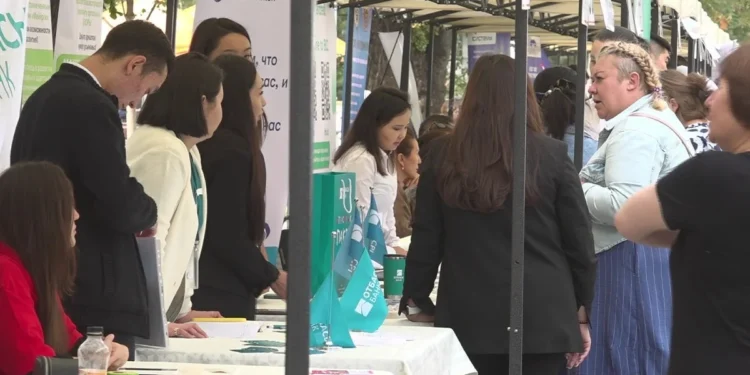 3 мыңға жуық адам бос жұмыс орындарына жолдама алды