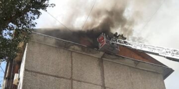 Өртке оранған пәтерден әйелді аман-есен алып шықты