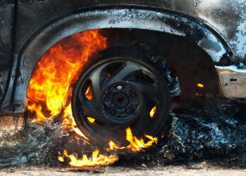 Жанжалдан кейін әйелінің көлігін өртеп жіберген