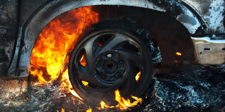 Жанжалдан кейін әйелінің көлігін өртеп жіберген