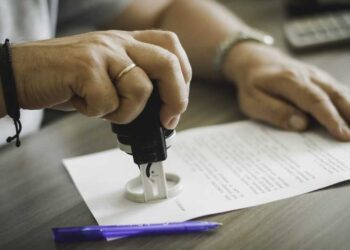 Лицензия алмай арнаулы қызметтер көрсетуге тыйым салынған