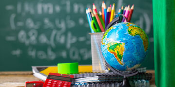 Ең бастысы – үйден оқитын бала өзін қоғамнан оқшау сезінбеуі керек