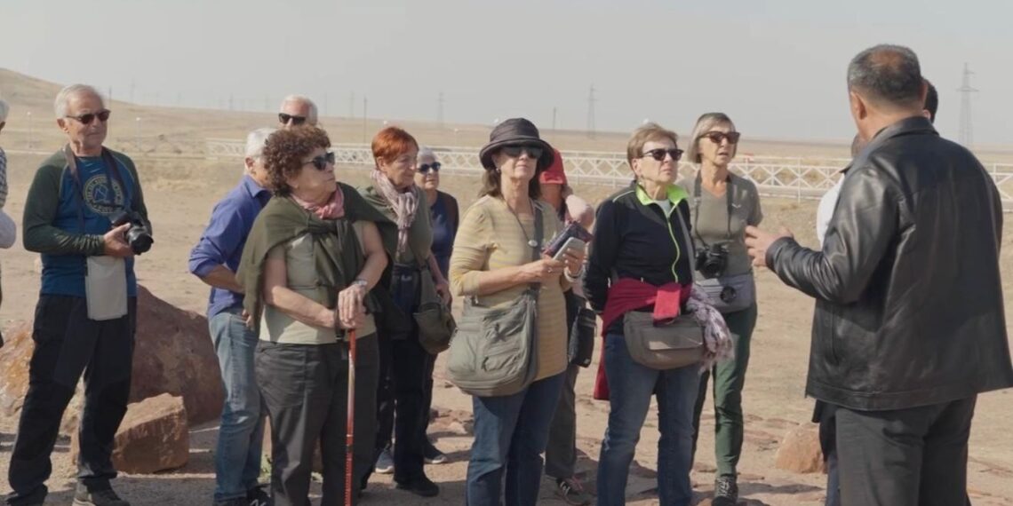 Үш туристік нысанға жол салынды