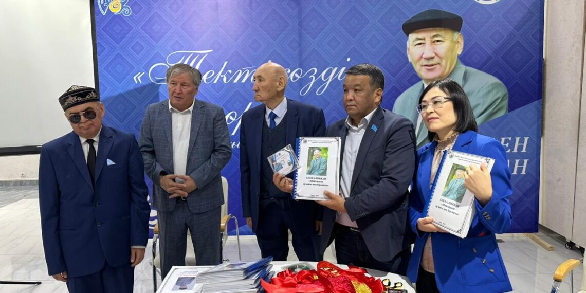 ЖАЗУШЫ ЕЛЕН ӘЛІМЖАННЫҢ КІТАБЫНЫҢ ТҰСАУЫ КЕСІЛДІ